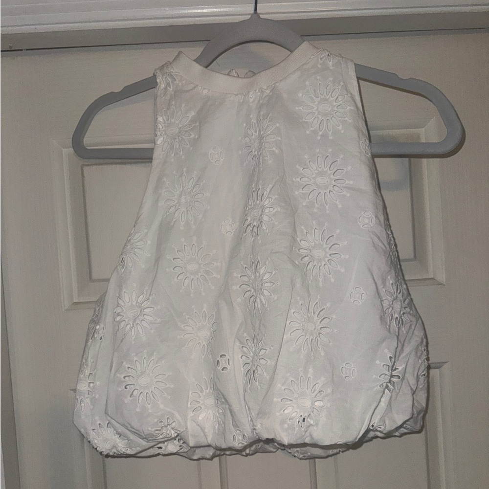 Zara White Sleeveless Blouse with Floral Embroidery